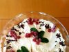 Glasschale mit Trifle und Beeren