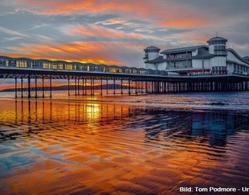 Britischer Pier Strandurlaub England Sonnenuntergang