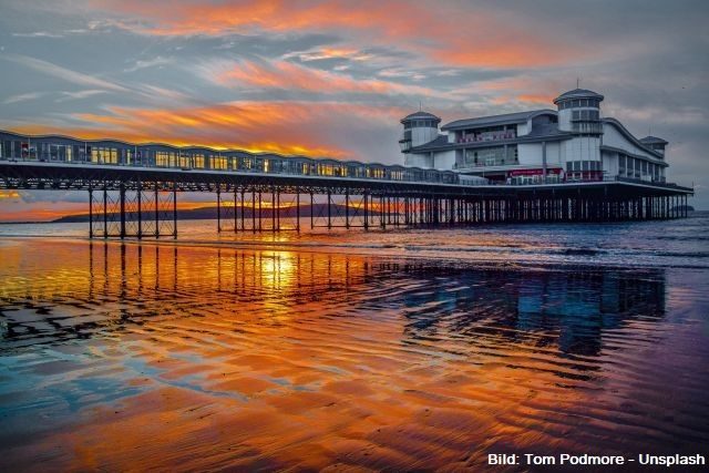 Britischer Pier Strandurlaub England Sonnenuntergang