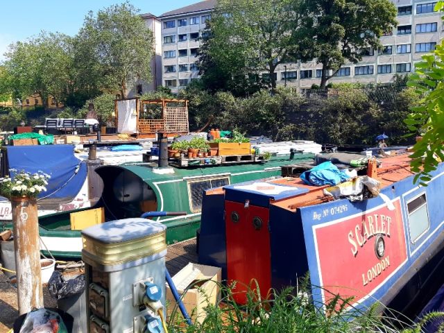 Narrowboats am Regent's kanal