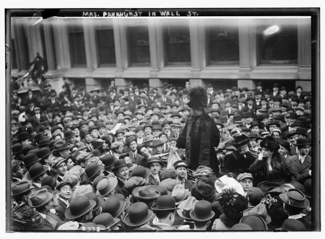 Pankhurst holding a speech in Walltstreet