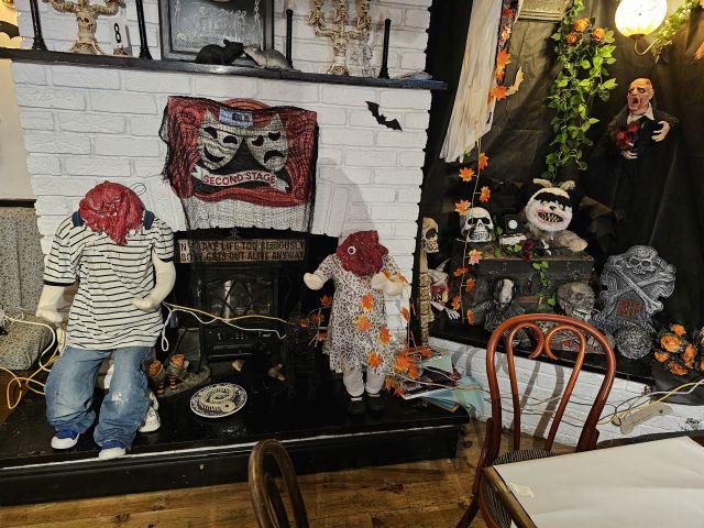 Halloween Deko im Pub Geisterjagd in England