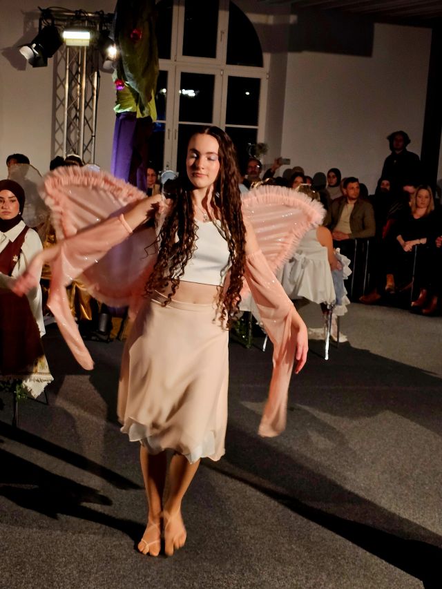 Fashion Show Käthe Kollwitz Schule Offenbach, Teeparty, 