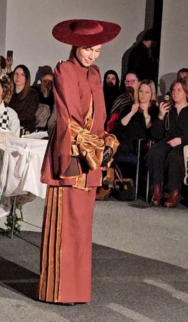 Fashion Show Käthe Kollwitz Schule Offenbach, Teaparty im Wunderland, 