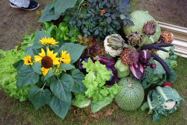 Gemüse- und Blumenarrangement Chelsea Flower Show