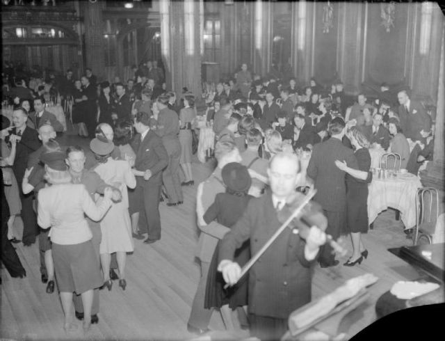 Gesellschaftstanz London 1941 während des Kriegs