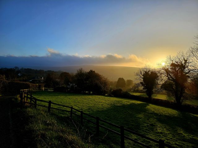 Dartmoor Sonnenaufgang über dem Moor